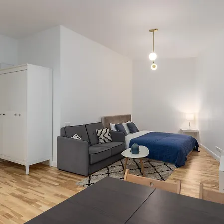 Modern Next To Jrt Apartment